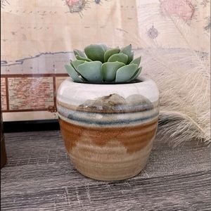 Distressed Ceramic Plant Pot.